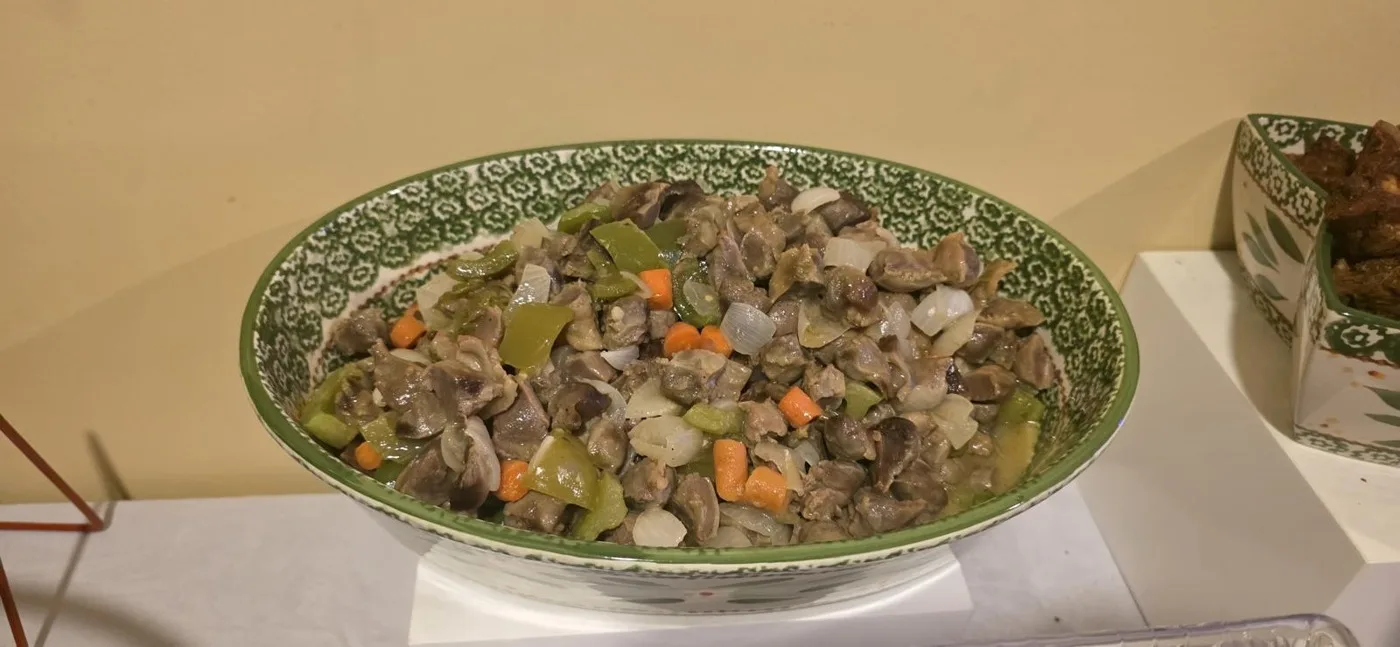 Buffet bowl of gizzard sauté with peppers, onions and carrots